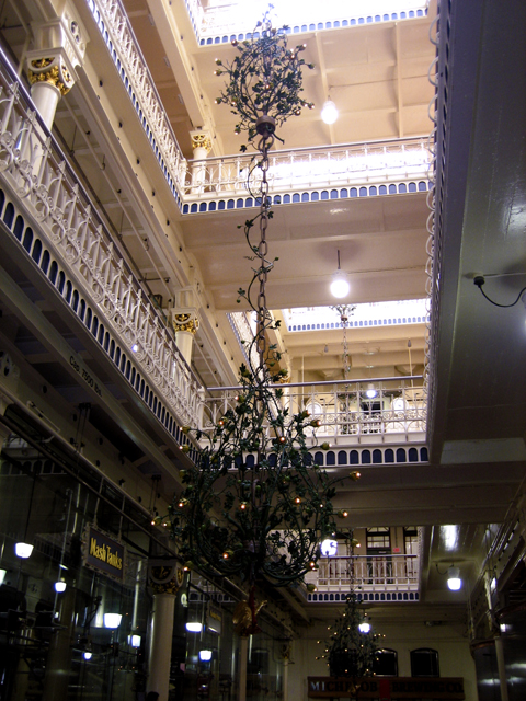 13_Interior_Chandelier